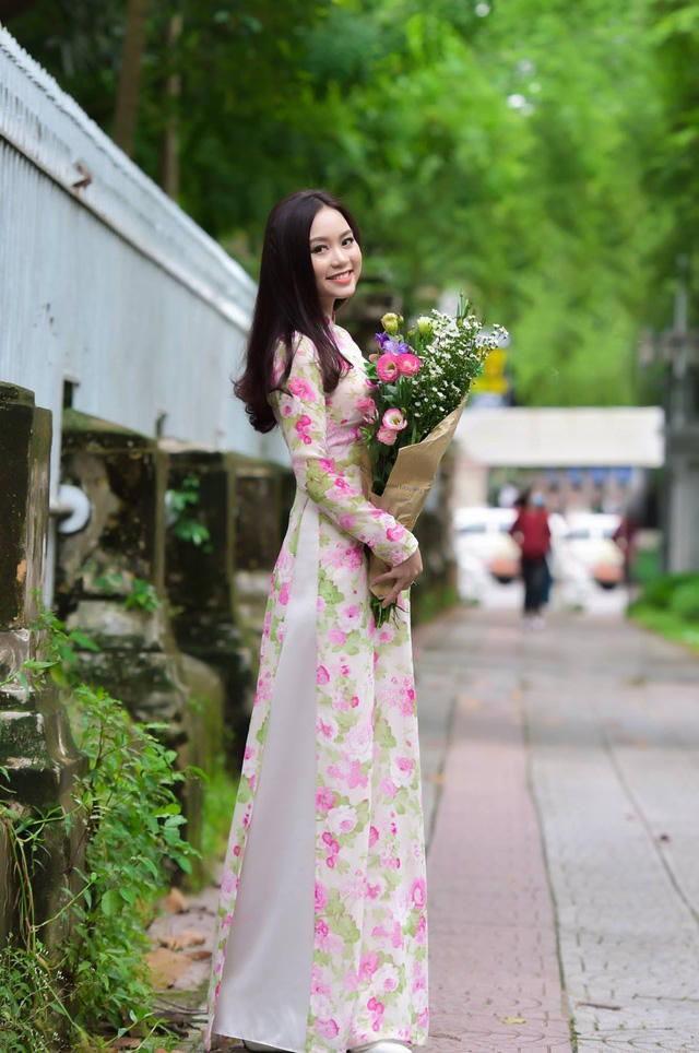 &Aacute; kh&ocirc;i Đại học Nội vụ xinh đẹp mang hương sắc thu v&agrave;o S&agrave;i th&agrave;nh