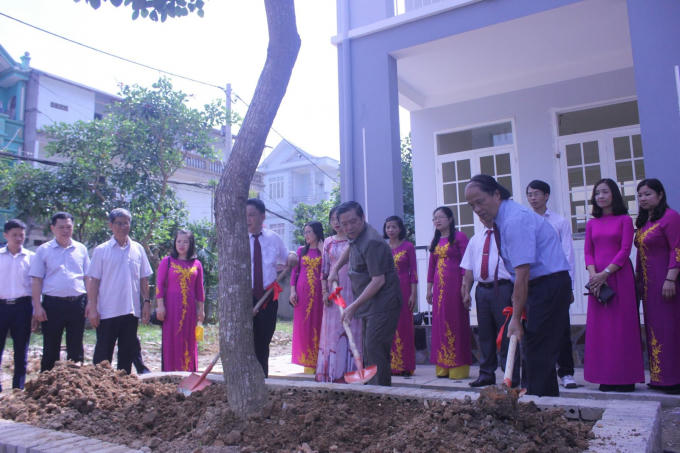 Cao Bằng: Bí thư Tỉnh ủy đánh trống khai trường tại trường THPT chuyên