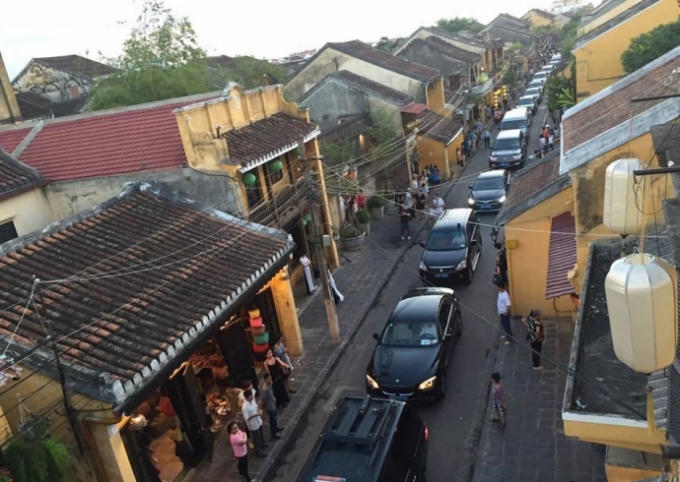 Thủ tướng xin lỗi về việc đoàn xe công đi vào phố đi bộ tại Hội An.