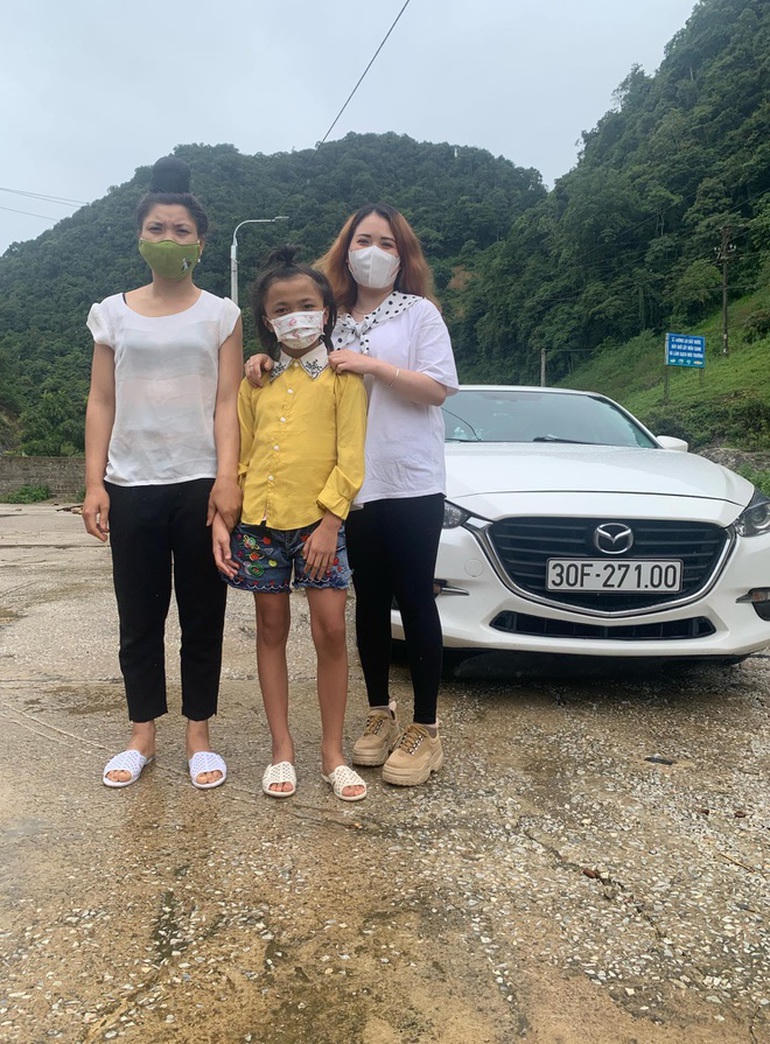 Dịch bệnh khiến việc kinh doanh của Nhung gặp nhiều khó khăn nhưng cô vẫn thu xếp công việc riêng để tham gia thực hiện chuyến xe 0 đồng. (Ảnh: NVCC)