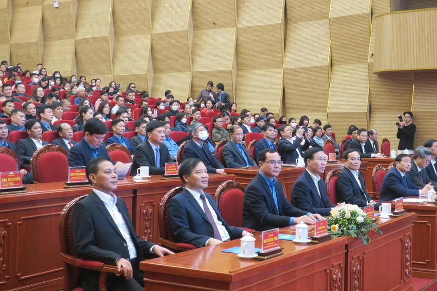 Các đại biểu tham dự chương trình.