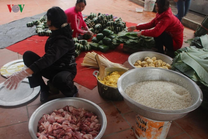 Để c&oacute; được chiếc b&aacute;nh chất lượng, nguy&ecirc;n liệu l&agrave;m b&aacute;nh được c&aacute;c hộ d&acirc;n l&agrave;ng nghề chuẩn bị rất kỳ c&ocirc;ng.