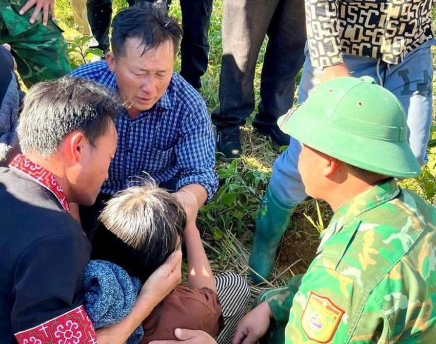 Nữ sinh D. được tìm thấy tại khe nước ở xã Sin Suối Hồ. (Ảnh: Báo Lai Châu).