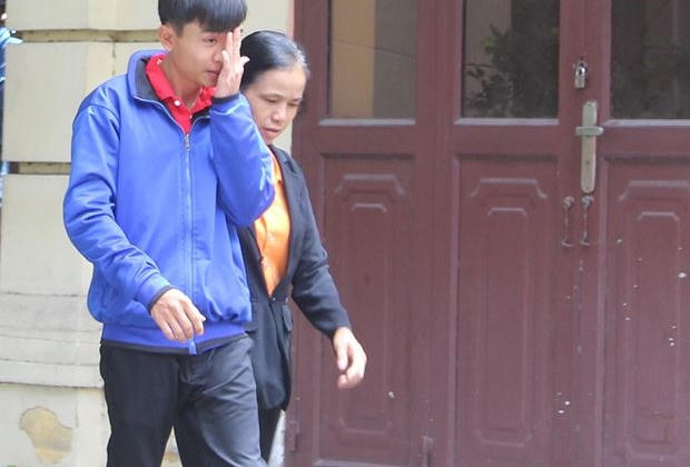 Mối tình vụng trộm bị phát hiện khiến thiếu niên 15 tuổi phải ra tòa vì tội hiếp dâm trẻ em