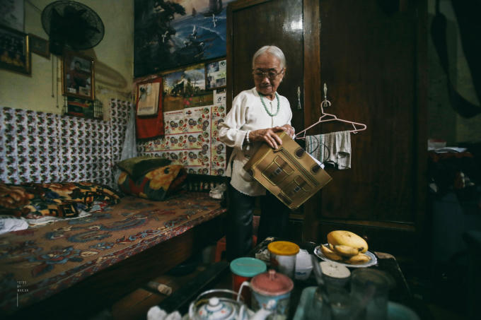 B&agrave;i học t&igrave;nh y&ecirc;u từ cụ b&agrave; 94 tuổi, chờ chồng 50 năm m&agrave; vẫn mỉm cười khi chồng trở về với người vợ mới