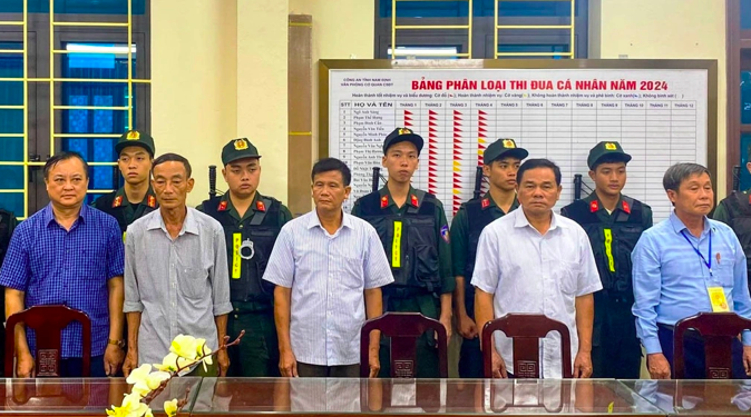 5 cán bộ, nguyên cán bộ xã Nghĩa Hải, huyện Nghĩa Hưng, tỉnh Nam Định bị khởi tố (Ảnh: Công an Nam Định).