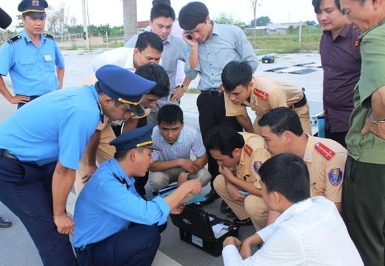 Các địa phương nhận cân và camera