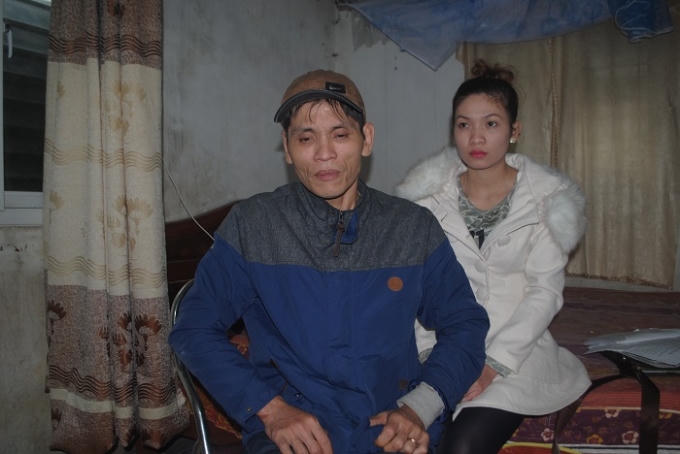 Vợ chồng anh Tú, chị Hiền và nỗi đau mất con không biết đến bao giờ nguôi (ảnh Duy Ngợi).