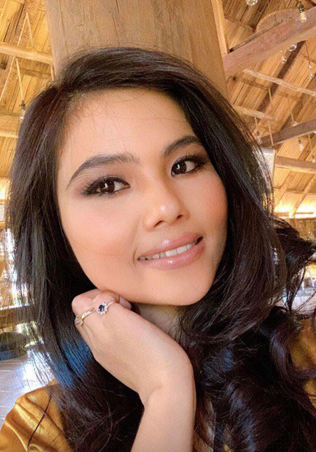 H’Min Niê, sinh năm 1995, là con thứ 4 trong nhà và nhỏ hơn H’Hen 3 tuổi. H’Min Niê từng học trung cấp sư phạm mầm non, hiện đã lập gia đình và có một bé gái 4 tuổi. 