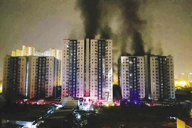 Vụ hỏa hoạn thương tâm tại chung cư Carina, thành phố Hồ Chí Minh hồi tháng 3 năm 2018 khiến 13 người chết và 14 người khác bị thương.