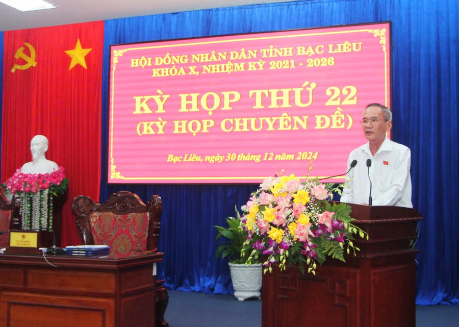 Ông Lữ Văn Hùng - Ủy viên BCH TW Đảng, Bí thư Tỉnh ủy, Chủ tịch HĐND tỉnh Bạc Liêu, phát biểu chỉ đạo tại Kỳ họp.