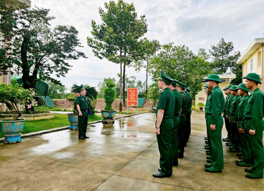 Đồn Biên phòng Mỹ Thạnh Tây duy trì nghiêm chế độ trực chỉ huy, trực ban, trực chiến, sẵn sàng thực hiện các nhiệm vụ. Ảnh: Luận Quân