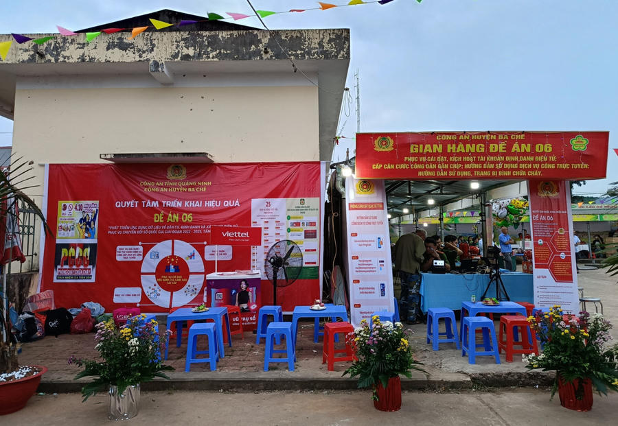 Gian hàng Đề án 06 của Công an huyện Ba Chẽ. Ảnh Công an Quảng Ninh