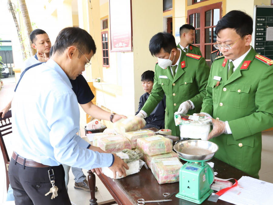 bat-giu-2-doi-tuong-van-chuyen-trai-phep-31-kg-ma-tuy-hinh-anh1673561244