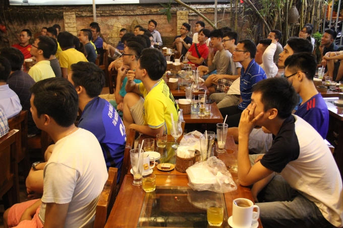 Quán Cafe luôn là nơi lý tưởng để các Fan hâm mộ tụ họp theo dõi trận đấu