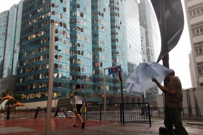 Chùm ảnh: Siêu bão Mangkhut càn quét Hong Kong