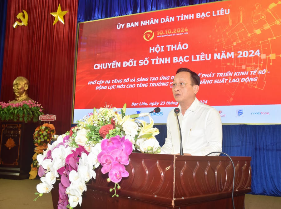 Ông Phạm Văn Thiều - Phó Bí thư Tỉnh ủy, Chủ tịch UBND tỉnh Bạc Liêu, phát biểu tại Hội thảo "Phổ cập hạ tầng số và sáng tạo ứng dụng số để phát triển kinh tế số - Động lực mới cho tăng trưởng kinh tế và năng suất lao động".