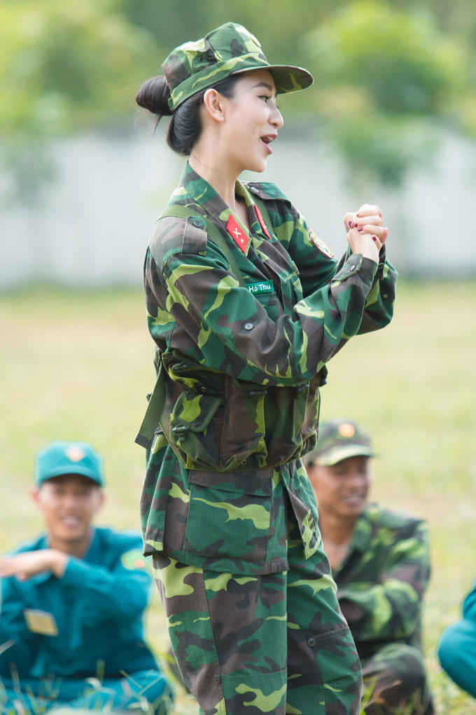 H&agrave; Thu bất ngờ trở th&agrave;nh chiến sỹ ph&ograve;ng ch&aacute;y chữa ch&aacute;y