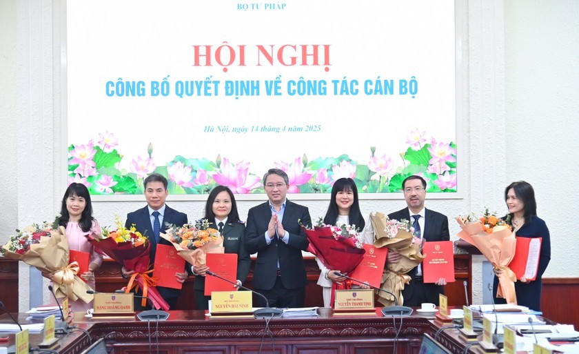 Bộ Tư pháp công bố các quyết định điều động, bổ nhiệm lãnh đạo một số đơn vị