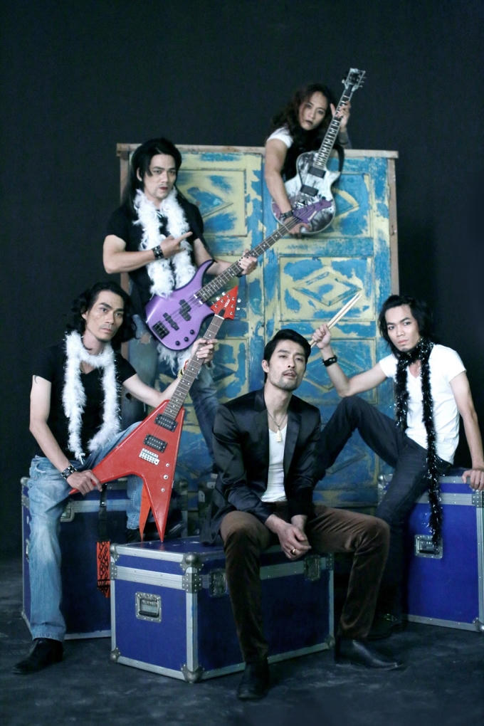 Lần đầu tiên các ca sĩ nhạc rock sẽ vào vai chính mình trong phim. Các ca sĩ đã xây dựng hình ảnh rocker Việt vô cùng chất.