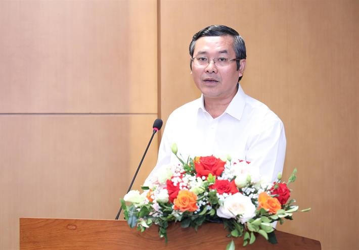 Thứ trưởng Bộ GDĐT Nguyễn Văn Phúc phát biểu tại họp báo. (Ảnh: MOET)