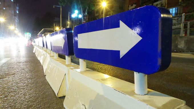 Trụ phản quang có tác dụng ngăn cách làn xe bus nhanh BRT với các làn đường khác, ngăn không cho các phương tiện giao thông khác đi vào làn xe dành riêng cho xe bus nhanh.