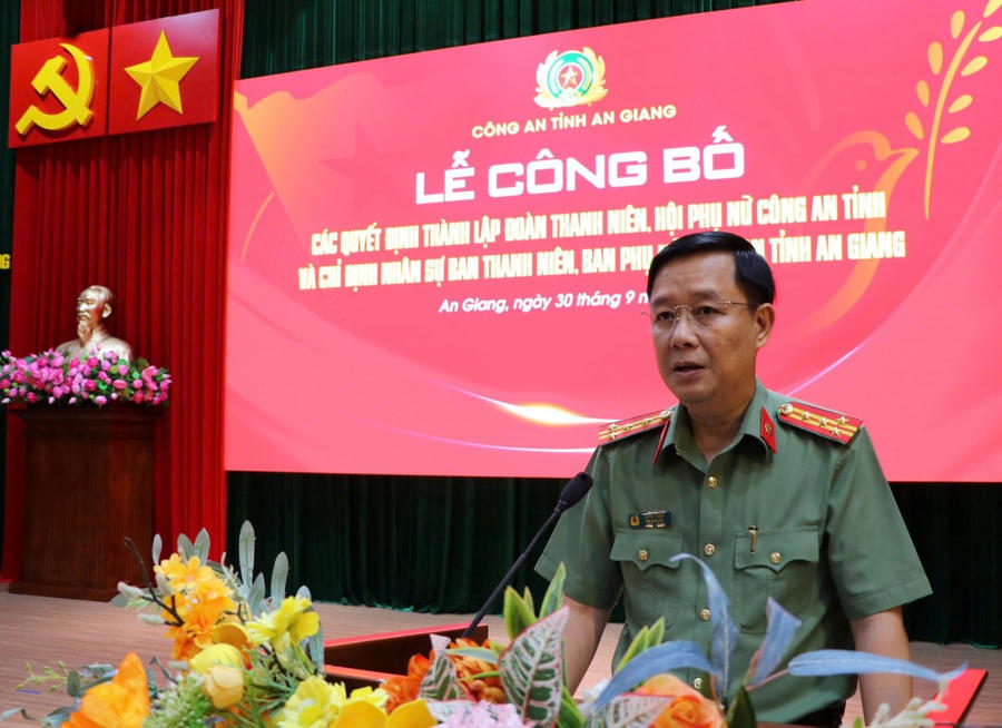 Đồng chí Đại tá Lê Phú Thạnh, Phó Bí thư Đảng ủy, Phó Giám đốc Công an tỉnh phát biểu chỉ đạo tại buổi lễ công bố
