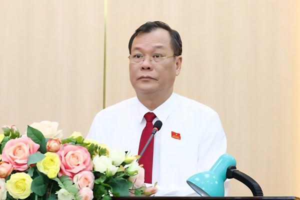 Ông Lê Quốc Chỉnh, Chủ tịch HĐND tỉnh Nam Định phát biểu tại kỳ họp.