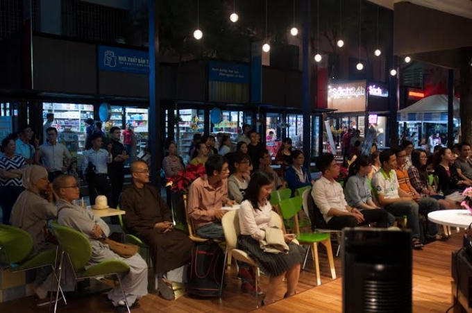 Buổi giao lưu ấm áp và thắm tình trong không gian bookcafe trang trọng