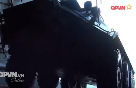 Họ tiếp cận và vào tàu thành công.