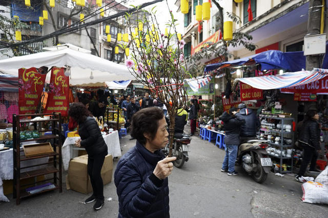 Chợ tập trung ở phố Hàng Lược, Hàng Rươi, Hàng Chai, Hàng Mã.