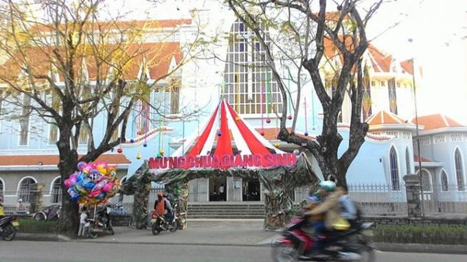 Tại D&ograve;ng Ch&uacute;a Cứu Thế, TP Huế tất cả đ&atilde; sẵn s&agrave;ng đ&oacute;n Gi&aacute;ng sinh.