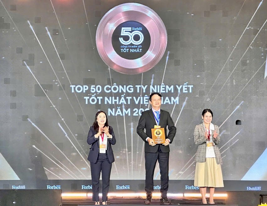 Bảo Việt liên tiếp được vinh danh trong “Danh sách 50 công ty niêm yết tốt nhất Việt Nam” (Forbes) từ 2013.
