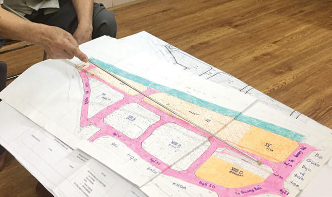 Người dân cho rằng, họ đang bị chủ đầu tư “biển thủ” 2 khu đất tái định, tự chỉnh trang nhà cửa tại chỗ theo quyết định phê duyệt dự án của UBND TP Hà Nội.