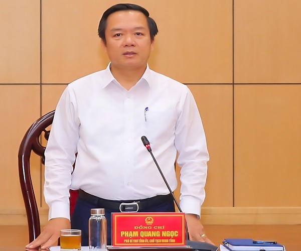 Ông Phạm Quang Ngọc, Chủ tịch UBND tỉnh Ninh Bình phát biểu tại phiên họp.