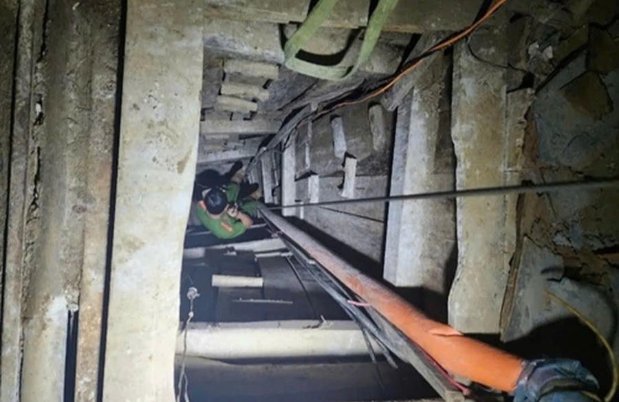 Hầm sâu hơn 20m được các đối tượng đào để khai thác vàng trái phép. Ảnh: Công an tỉnh Đắk Lắk