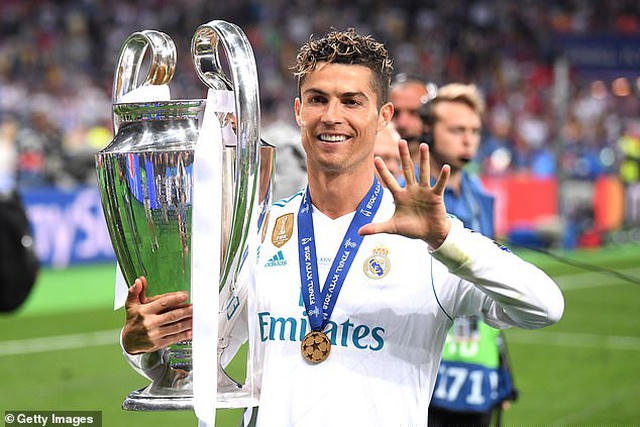 Hiện có 5 ngôi vô địch Champions League, nhưng Ronaldo vẫn còn kém kỷ lục vô tiền khoáng hậu mà Seedorf đang sở hữu: Đoạt Champions League với 3 CLB khác nhau, thuộc 3 quốc gia khác nhau