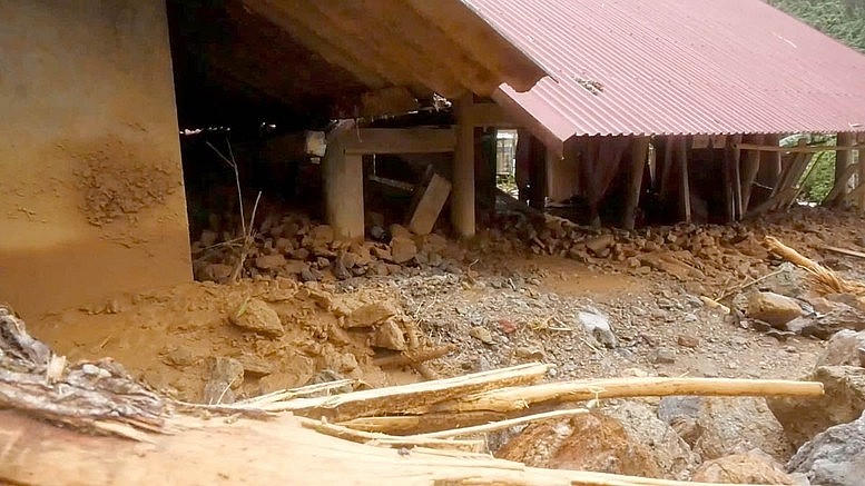 Sạt lở đất, cuốn trôi tài sản và nhà ở của người dân tại thôn Đồng Tâm, xã Yên Thành (Quang Bình). Ảnh: Báo Hà Giang