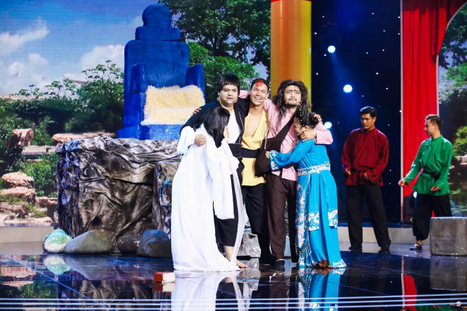 Việt Hương cười không ngừng với Next top model làng hài