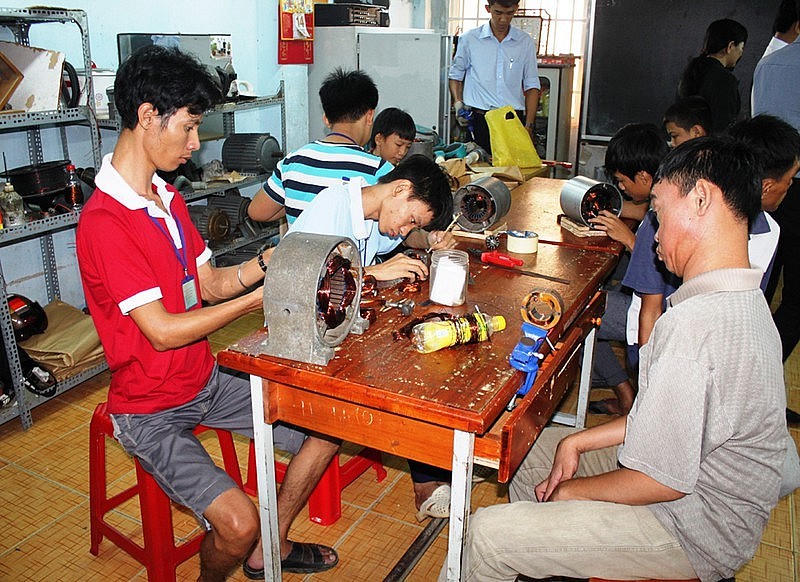 Người khuyết tật có việc làm vẫn được hưởng chế độ trợ cấp xã hội