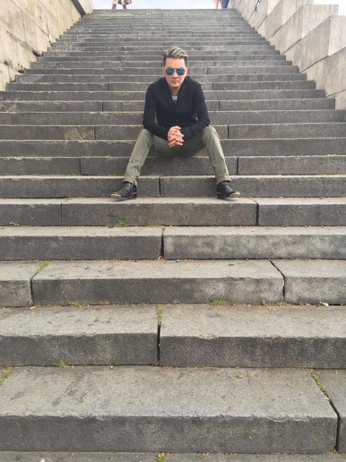 Mr.Đ&agrave;m h&agrave;o hứng thăm Kinh đ&ocirc; &aacute;nh s&aacute;ng