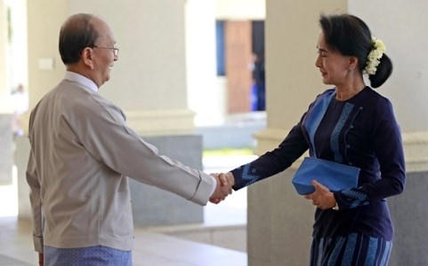 Ông Theisein (trái) và Bà Suu Kyi gặp nhau hồi năm 2014. (Ảnh: Telegraph)