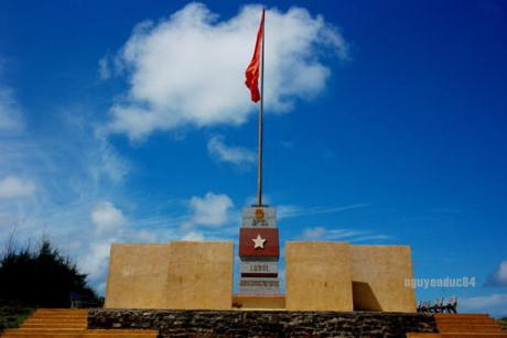 Cột cờ Phú Quý.