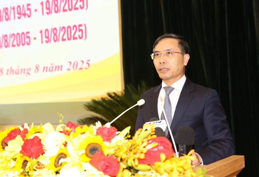Chủ tịch UBND tỉnh Quảng Ninh, ông Phạm Đức Ấn phát biểu tại buổi lễ gặp mặt.