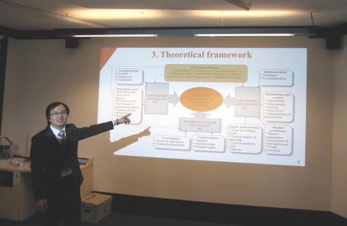 Lê Thanh Hòa bảo vệ luận án tiến sĩ tại Đại học RMIT.