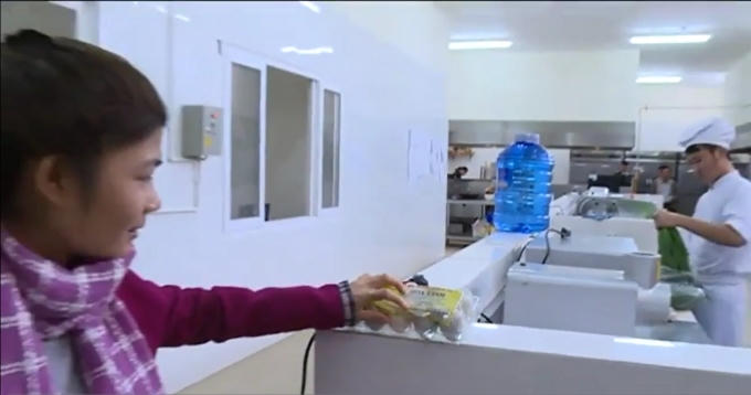 Nghi án dòi "nhung nhúc" trong sản phẩm trứng muối Hòa Linh tại Khách sạn Mường Thanh?