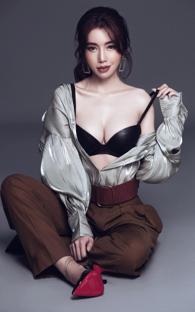 Elly Trần tung bộ ảnh nóng bỏng khẳng định danh hiệu ‘chị mẹ xinh đẹp’