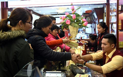 Sức mua vàng ngày Thần tài tăng vọt tại Tập đoàn DOJI ở Hà Nội.