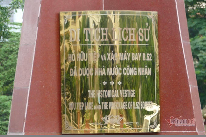 Chuyện chưa kể về chiếc máy bay nằm giữa lòng hồ ở Hà Nội suốt 48 năm