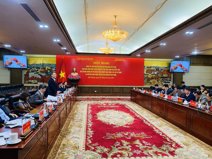 Quang cảnh buổi làm việc.